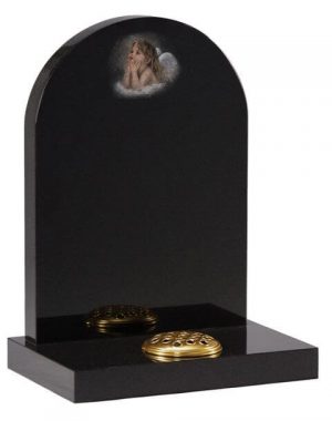 EC226 Cherub Ornament on a Black Headstone