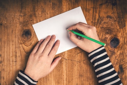 writing a letter to a grieving person